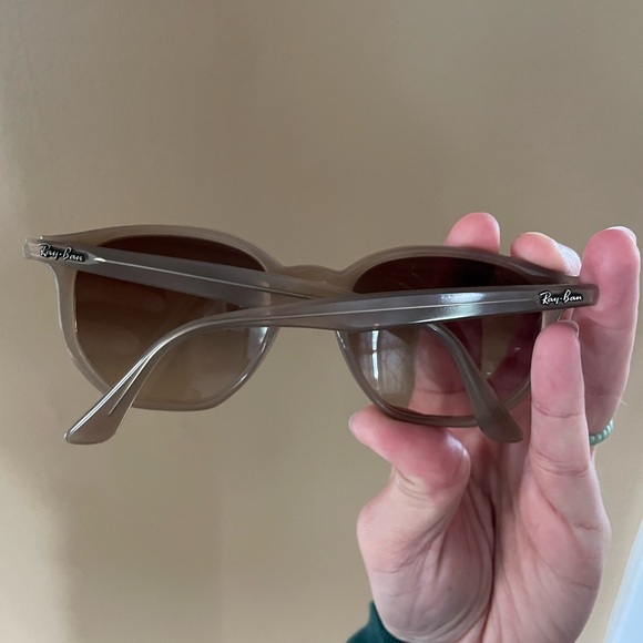 Women’s sunglasses main image 4